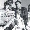 Gdańsk, czerwiec 1978 r. Działacze i sympatycy Wolnych Związków Zawodowych Wybrzeża protestujący prz