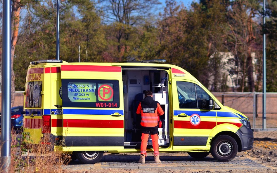 29-letni Kacper zmarł w szpitalu w Świdnicy po tym, jak zamiast trafić na dializy, został spętany pa