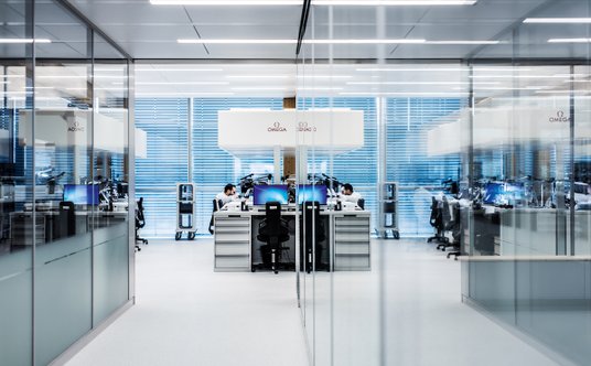 Praca w fabryce podzielona jest na trzy główne sekcje.