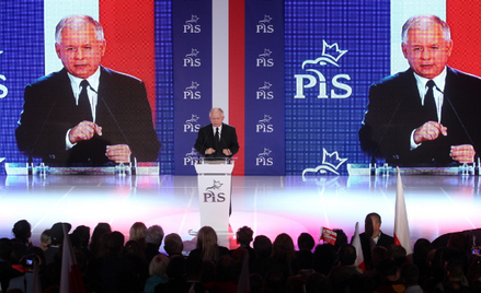 PiS wraca do centrum? Opinie z salonu24