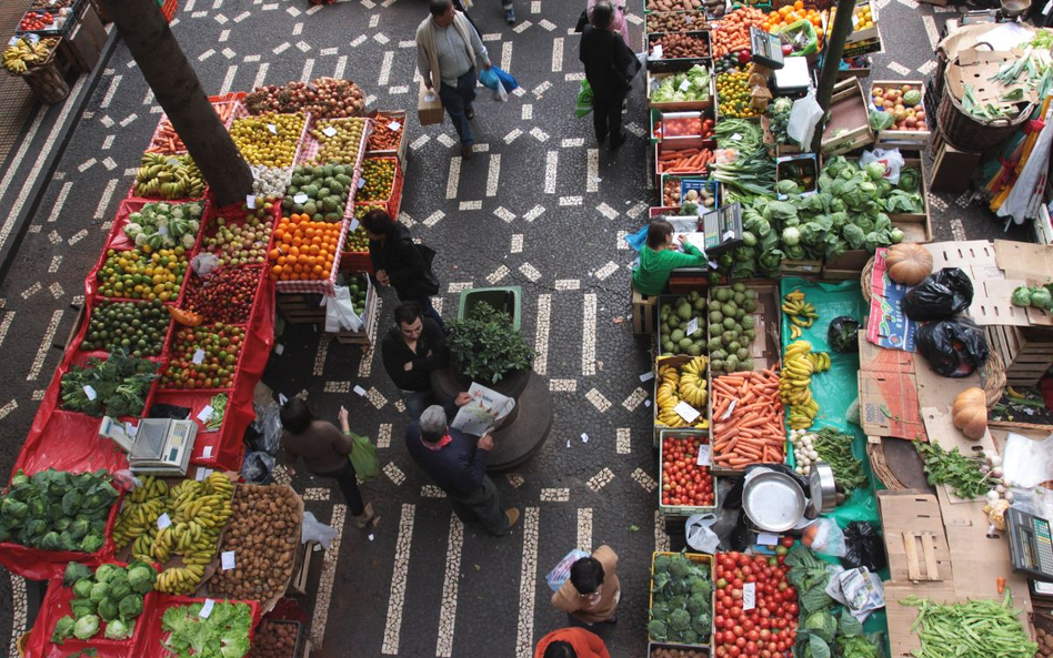 Rynek warzyw i owoców to jedna z atrakcji stolicy Madery, Funchal