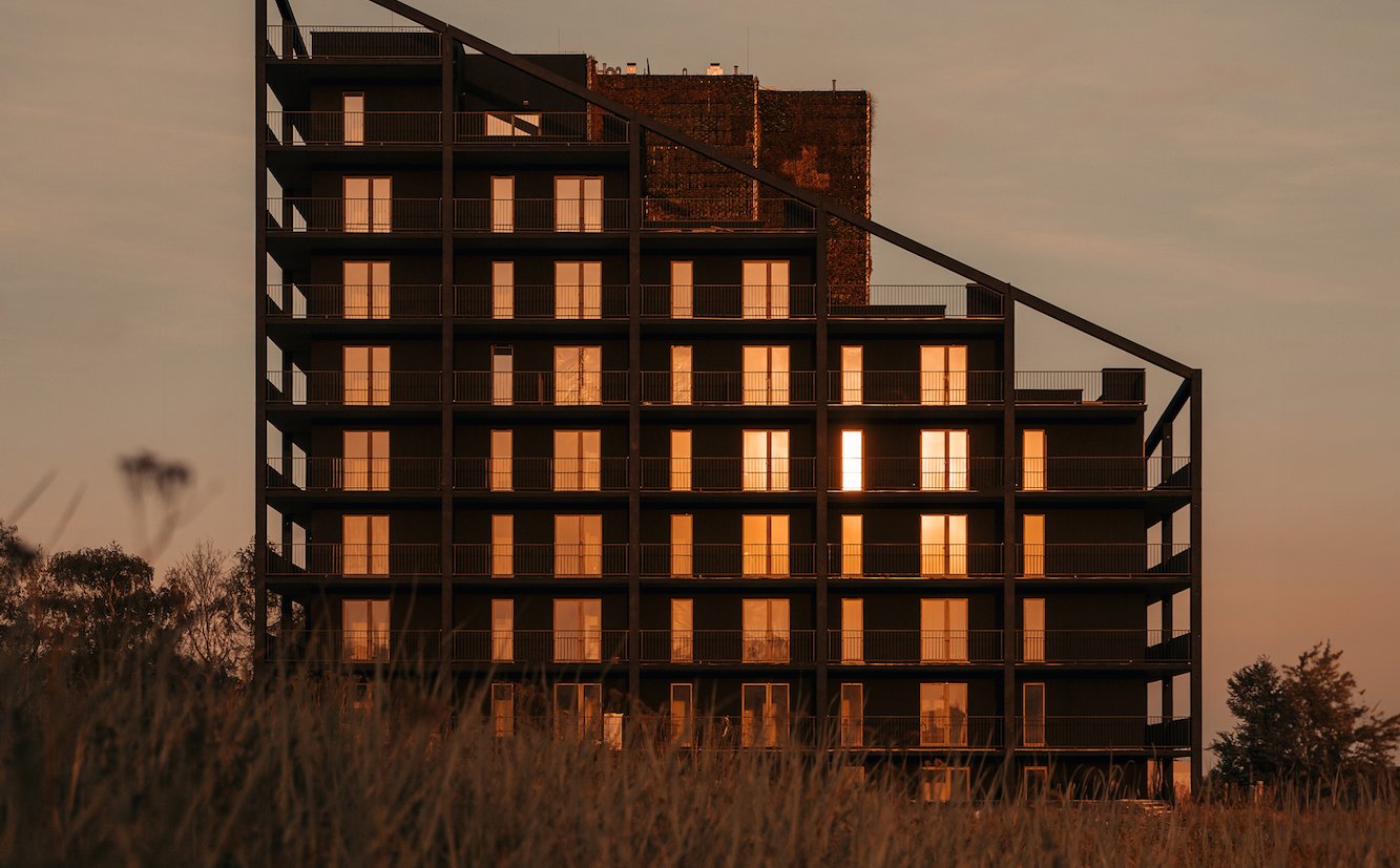 Apartamentowiec ze Śląska z prestiżowym wyróżnieniem. Stanął wśród bloków z PRL