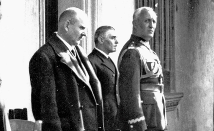 Gen. Orlicz-Dreszer (pierwszy z prawej) widział pokłady nędzy, zwłaszcza na wsi. Uważał, że ludzie n