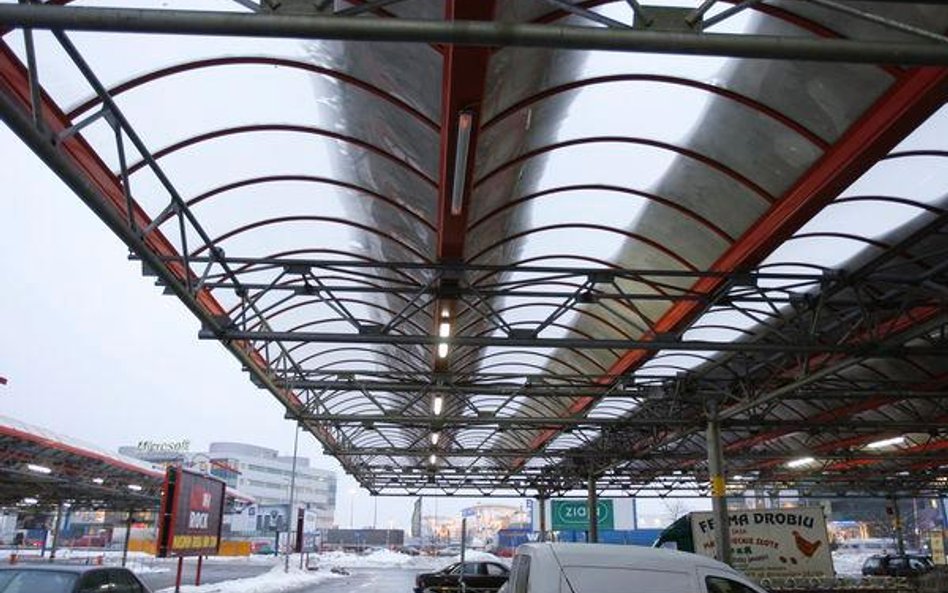Od parkingu na dachu budynku gmina nie naliczy podatku