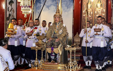 Król Rama X zasiadł na tronie w Tajlandii