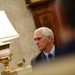 Mike Pence unika kontaktów z Trumpem. Przez wirusa