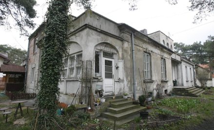 Dwór popadający w ruinę nie przestaje być zabytkiem - wyrok NSA