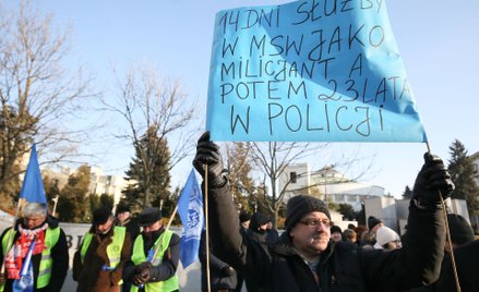 Protest byłych żołnierzy i funkcjonariuszy służb przed Sejmem z 13 grudnia 2016 roku