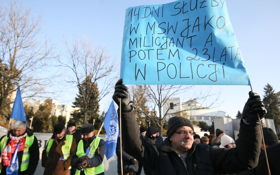 Protest byłych żołnierzy i funkcjonariuszy służb przed Sejmem z 13 grudnia 2016 roku