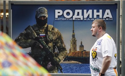 Billboard z rosyjskim żołnierzem i podpisem „Ojczyzna, której bronimy”.