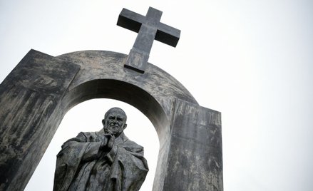 Sprowadzenie pomnika Jana Pawła II. Mer miasta komentuje słowa Szydło