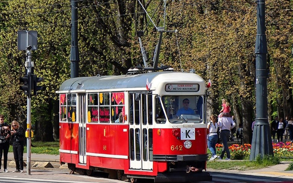 Linia K obsługiwana przez zabytkowy tramwaj 13N zwany "parówką" wyjedzie na tory 8 marca