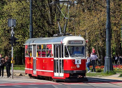 Linia K obsługiwana przez zabytkowy tramwaj 13N zwany "parówką" wyjedzie na tory 8 marca