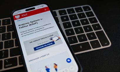 Ministerstwo Finansów tłumaczy, że wystawianie podwójnych faktur jest działaniem nieprawidłowym.