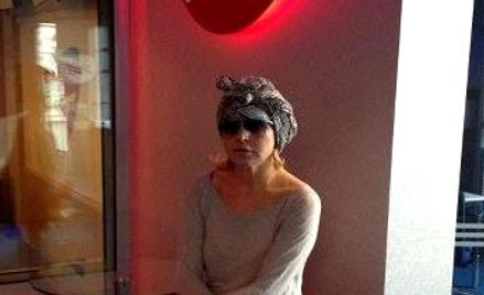 Monika Olejnik w turbanie broni Antoniego Macierewicza