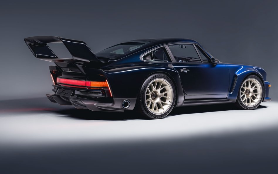 Pierwszy kliencki egzemplarz Porsche 911 DLS Turbo zbudowany przez Singer Vehicle Design.