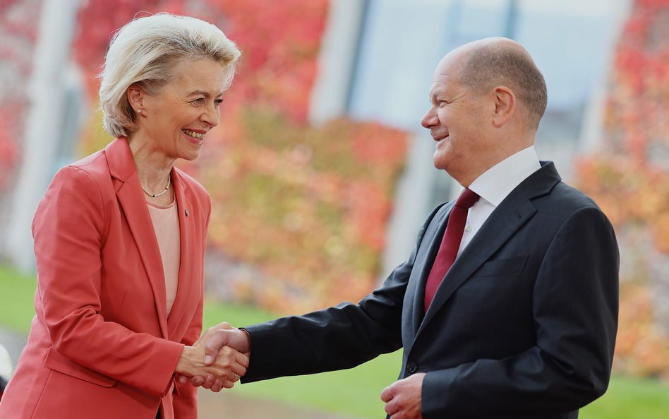 Przewodnicząca Komisji Europejskiej Ursula von der Leyen i kanclerz Niemiec Olaf Scholz. Na kontynen