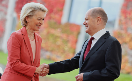 Przewodnicząca Komisji Europejskiej Ursula von der Leyen i kanclerz Niemiec Olaf Scholz. Na kontynen