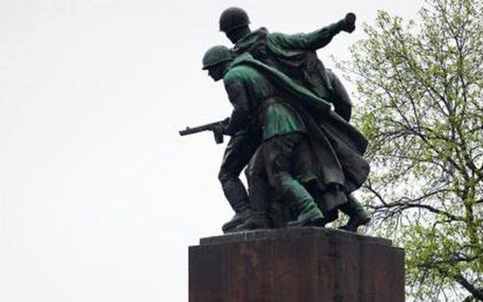 Usunięcie sowieckich symboli jest proste z prawnego punktu widzenia