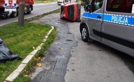 Czarny worek i rozbite auto. Akcja policji