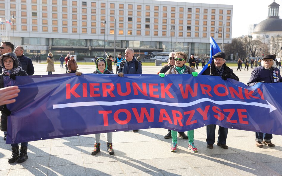 Na miesięcznicy pojawili się kontrmanifestanci