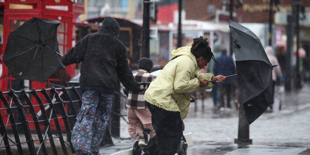 Storm Buelleo hits Britain: flights cancelled, trains disrupted, flood warnings issued