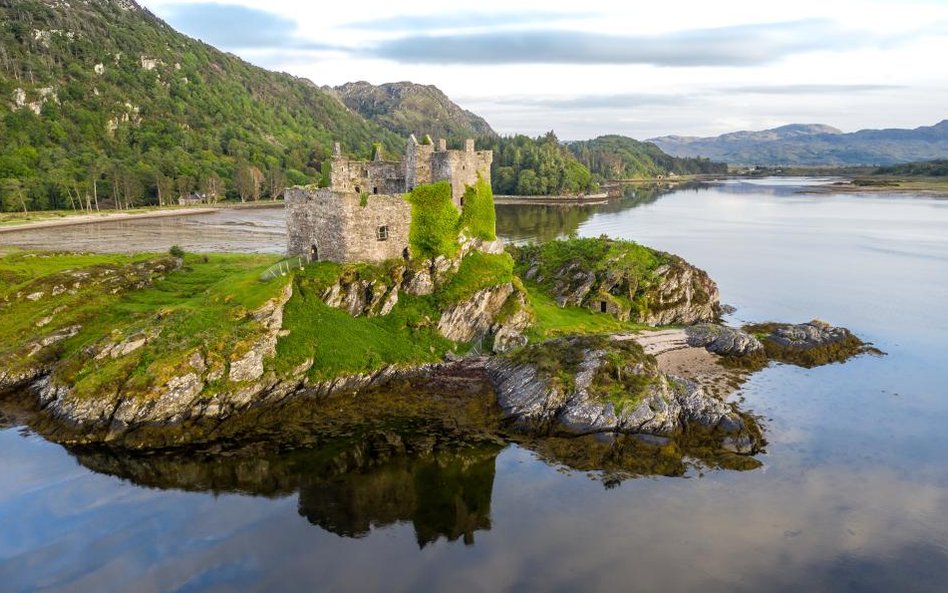 Eilean an Fheidh i zamek Castle Tioram