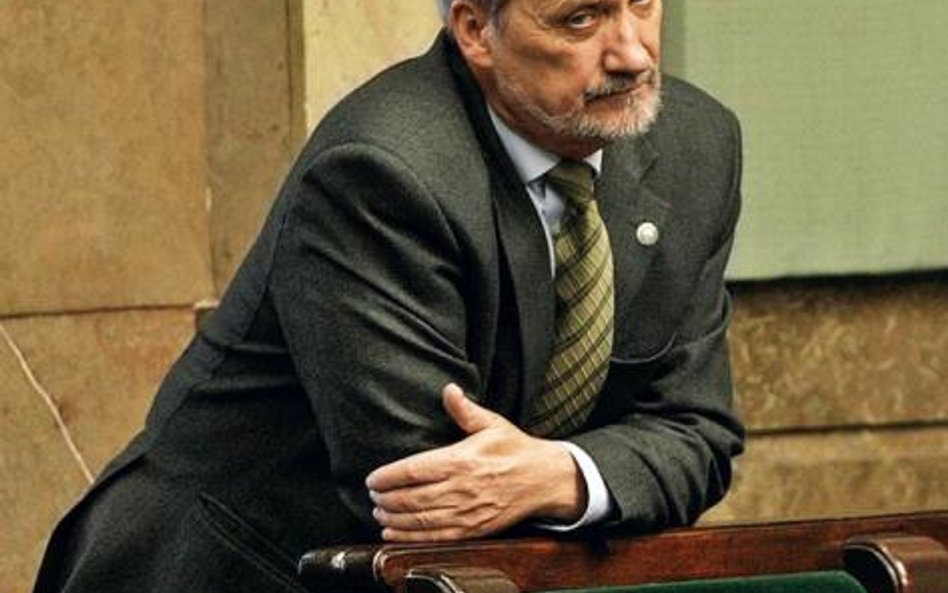 Antoni Macierewicz przekonuje, że marszałek Komorowski ma moralny obowiązek stanąć przed Sejmową Kom