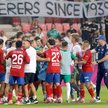 Piłkarze Rakowa Częstochowa i Maccabi Hajfa po meczu 3. rundy eliminacyjnej Ligi Konferencji z Macca