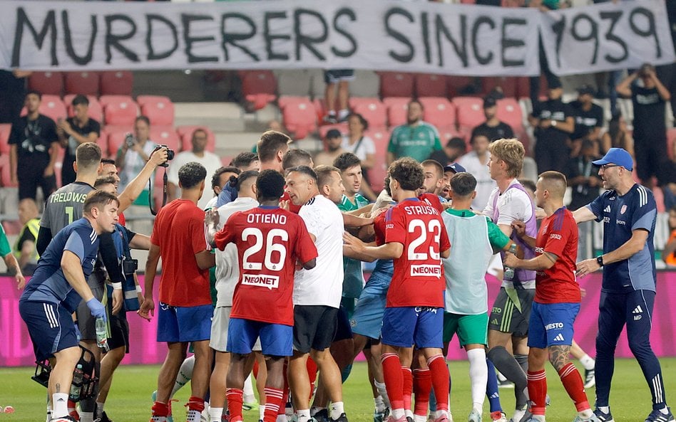 Piłkarze Rakowa Częstochowa i Maccabi Hajfa po meczu 3. rundy eliminacyjnej Ligi Konferencji z Macca