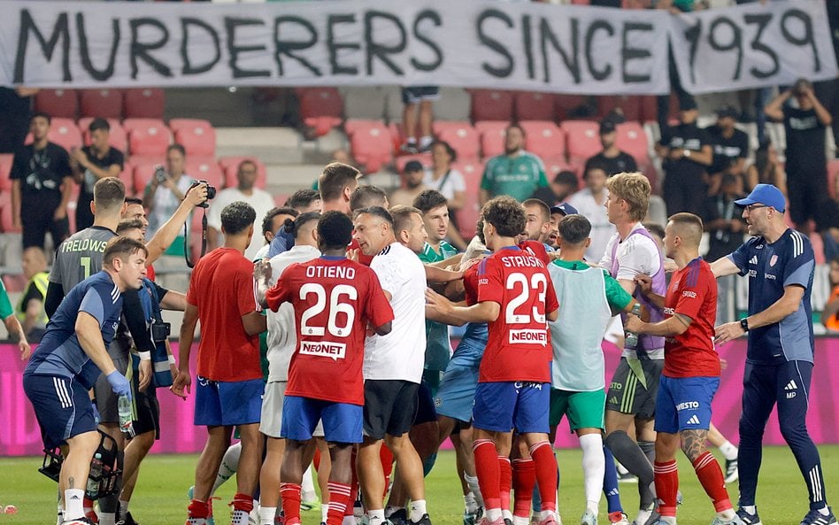 Piłkarze Rakowa Częstochowa i Maccabi Hajfa po meczu 3. rundy eliminacyjnej Ligi Konferencji z Macca