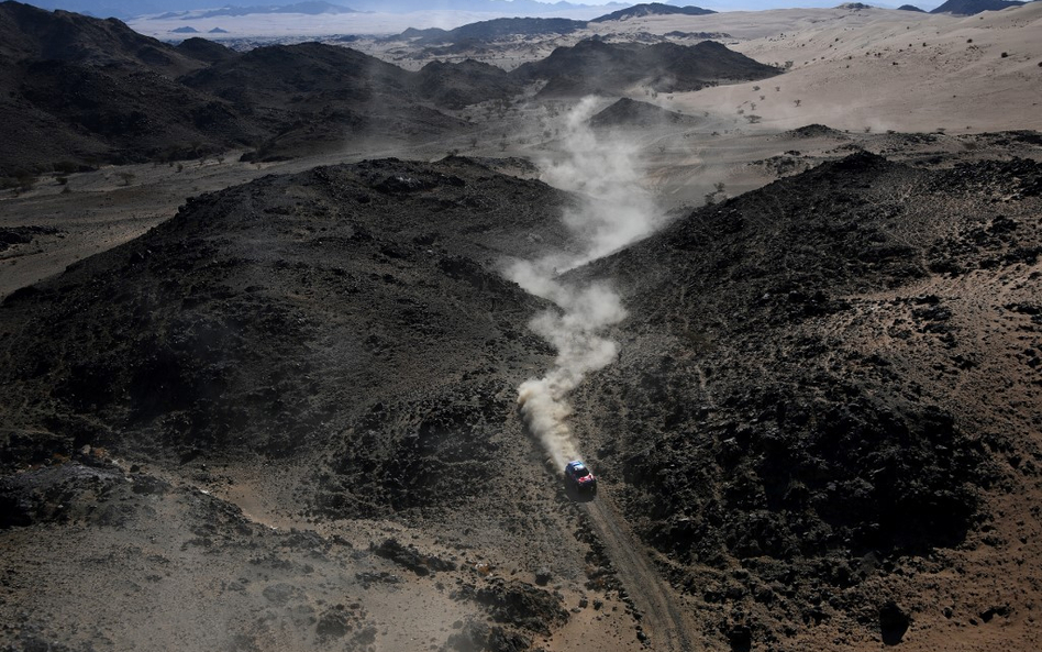 Dakar: Kuba Przygoński odrabia straty