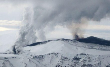 Wybuch wulkanu Eyjafjöll na Islandii, sparaliżował europejski ruch lotniczy. Teraz przyciąga mnóstwo