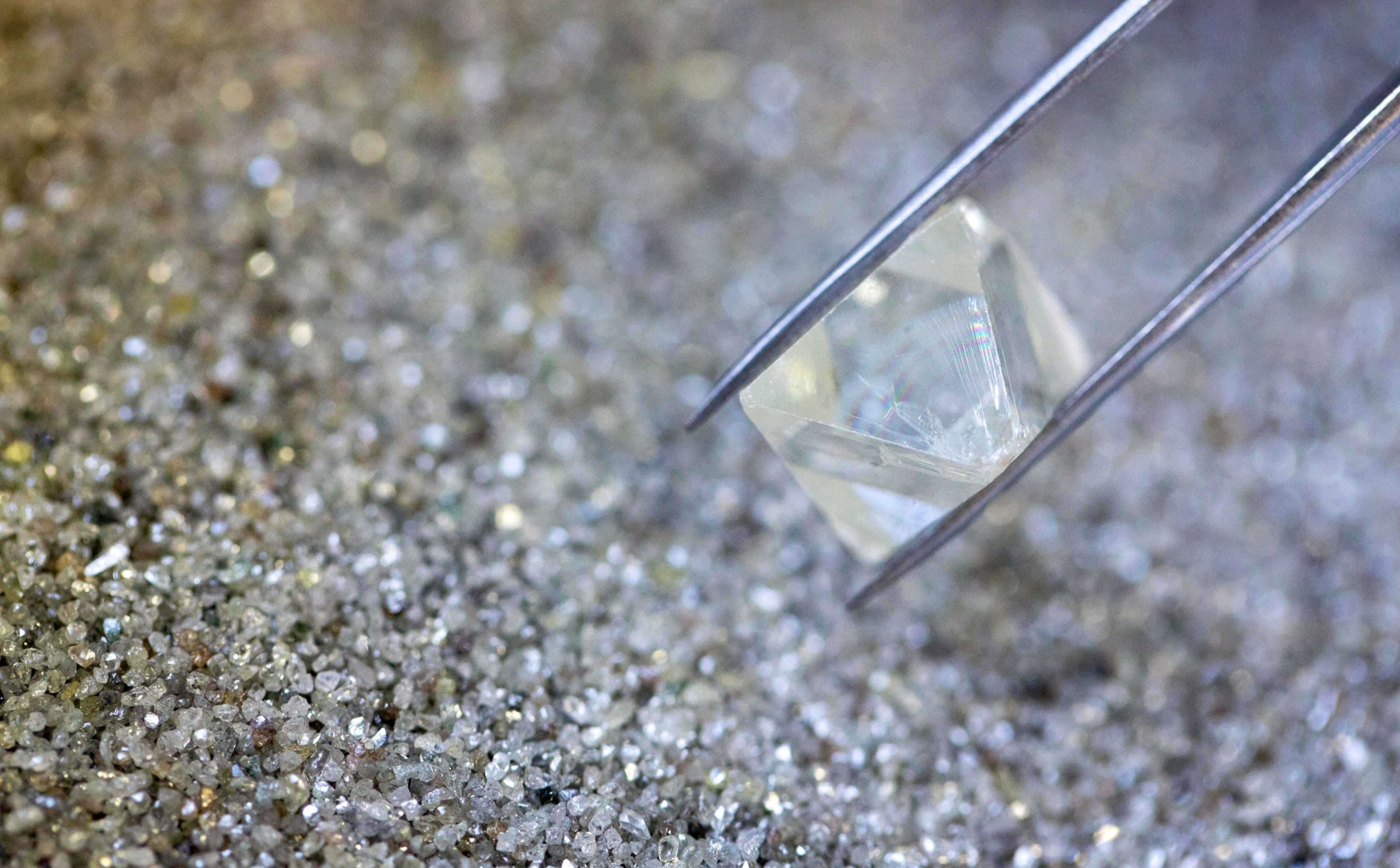 Russians kicked out of Angola won&#39;t make money on diamonds