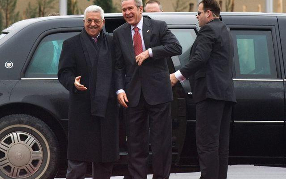 Palestyński przywódca Mahmud Abbas i prezydent USA George W. Bush