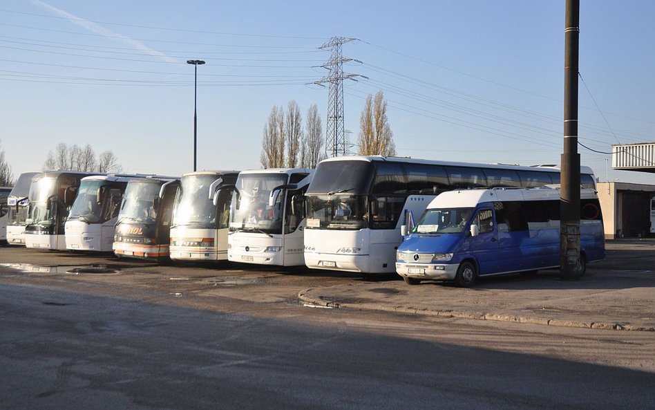 Branża turystyczna: Premierze pomóż przewoźnikom autokarowym