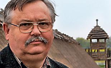 Archeolog, dyrektor Muzeum w Biskupinie, związany z nim od blisko 40 lat