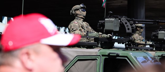 Manewry w centrum Warszawy i na Bałtyku to także element wojskowego szkolenia.
