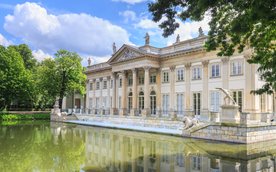 Członkowie klubu otrzymują roczny abonament na wstęp do muzeum, który pozwala na nieograniczone zwie