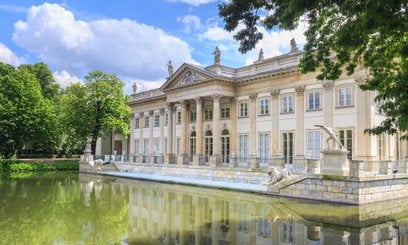 Członkowie klubu otrzymują roczny abonament na wstęp do muzeum, który pozwala na nieograniczone zwie