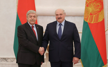 Aleksander Łukaszenko i Jewgienij Łukjanow, ambasador Rosji w Mińsku