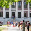 Koszt studiów w Harvard College w roku 2014/2015 wynosił wraz z utrzymaniem 58,7 tys. dolarów