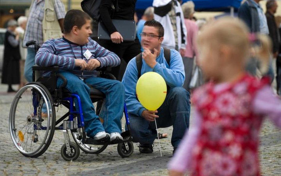 Choremu uczniowi trzeba pomóc