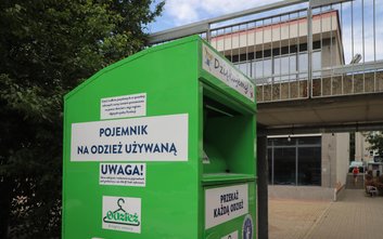 Fundacje i organizacje pozarządowe specjalizujące się w zbiórce odzieży często udostępniają tego typ