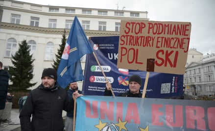 Protest przeciwko przyjmowaniu imigrantów zorganizowany przez Konfederację Korony Polskiej