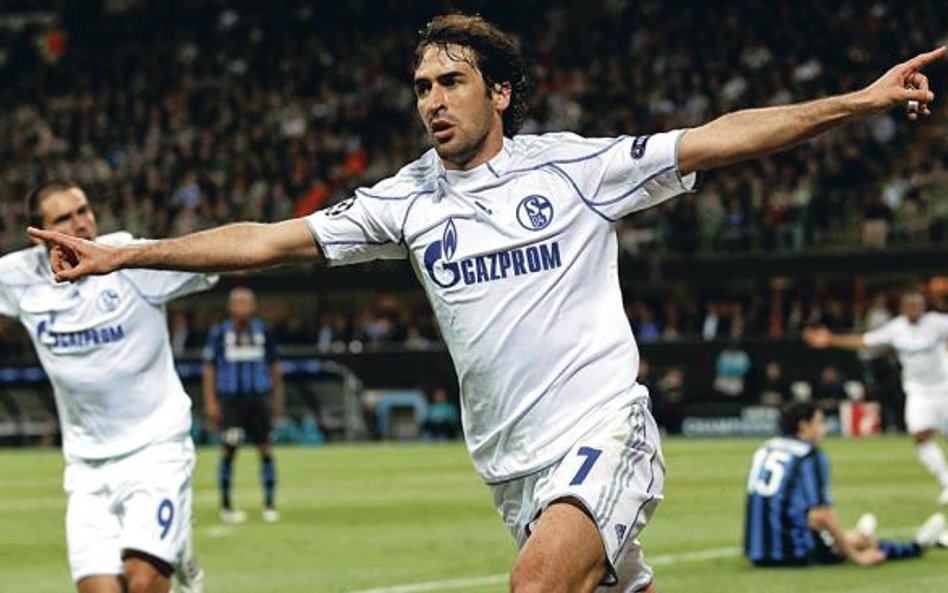 Raul w Mediolanie poprawił swój rekord goli w Lidze Mistrzów. Strzelił po raz 70, a Schalke wygrało 