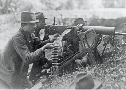 III powstanie śląskie – powstańczy ciężki karabin maszynowy Maxim wz. 1908 na podstawie saneczkowej 