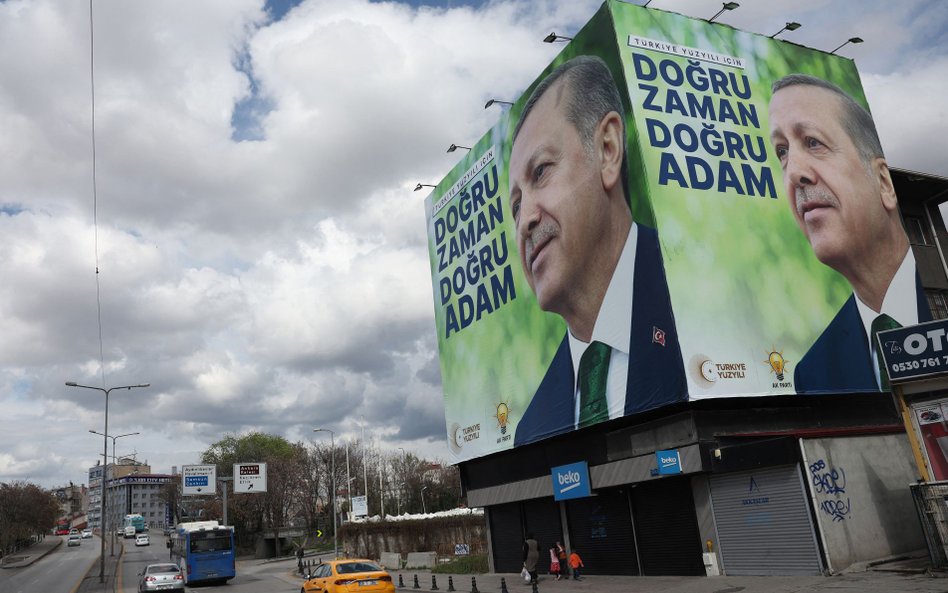 Plakat zachęcający do głosowania na Recepa Tayyipa Erdogana