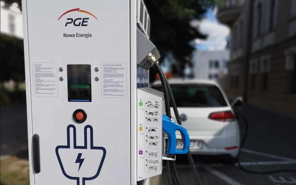 PGE wprowadza opłaty za ładowanie aut elektrycznych