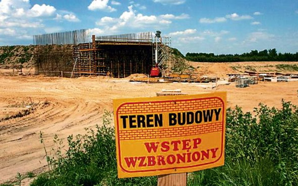Największe kłopoty są z budową dróg, m.in. odcinka A2, gdzie prace prowadziło chińskie konsorcjum